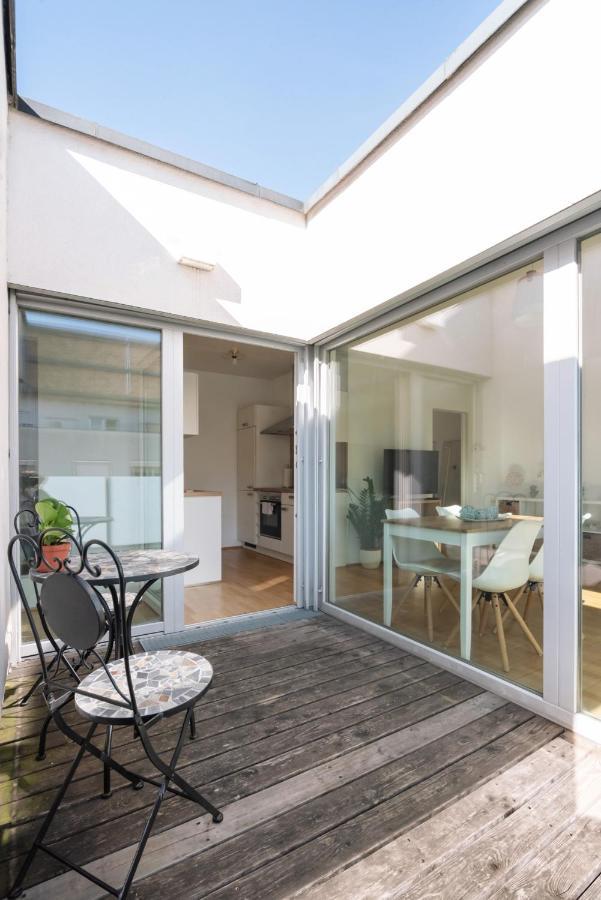 Helles, Neues Dg Apartment Mit Blick Zum Donauturm เวียนนา ภายนอก รูปภาพ
