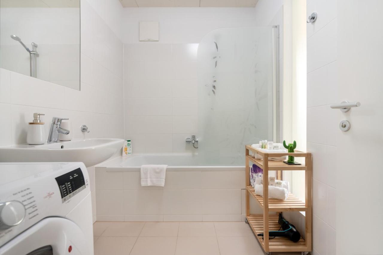 Helles, Neues Dg Apartment Mit Blick Zum Donauturm เวียนนา ภายนอก รูปภาพ