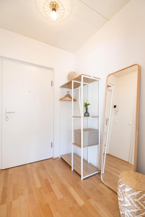 Helles, Neues Dg Apartment Mit Blick Zum Donauturm เวียนนา ภายนอก รูปภาพ