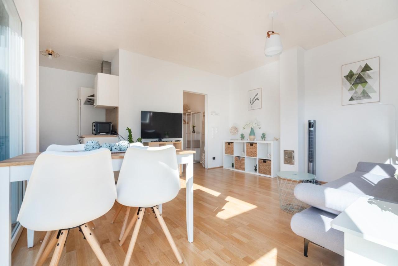 Helles, Neues Dg Apartment Mit Blick Zum Donauturm เวียนนา ภายนอก รูปภาพ