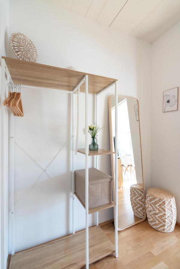 Helles, Neues Dg Apartment Mit Blick Zum Donauturm เวียนนา ภายนอก รูปภาพ