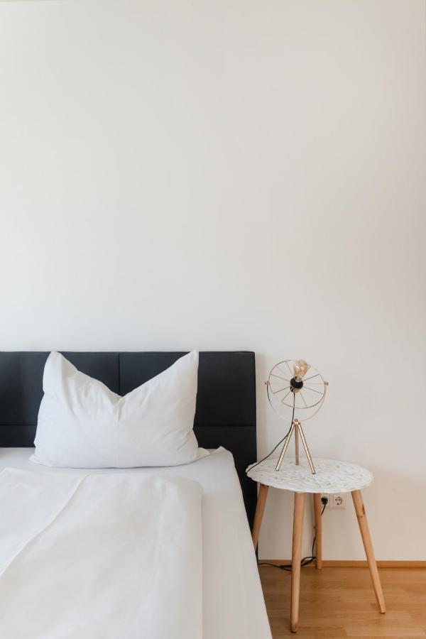 Helles, Neues Dg Apartment Mit Blick Zum Donauturm เวียนนา ภายนอก รูปภาพ