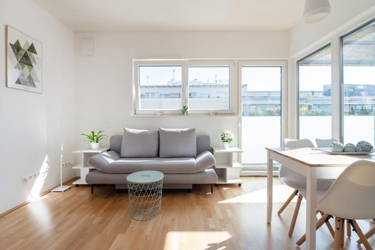 Helles, Neues Dg Apartment Mit Blick Zum Donauturm เวียนนา ภายนอก รูปภาพ