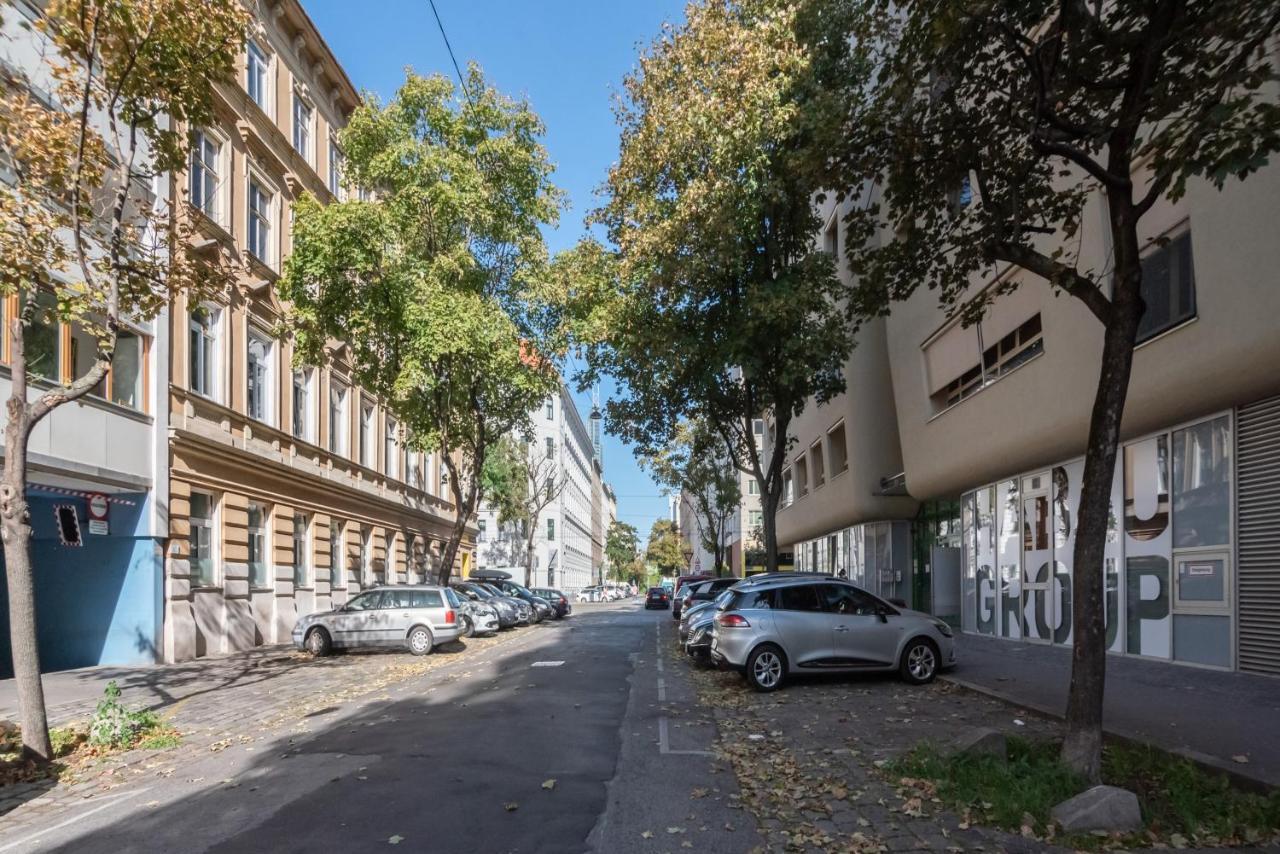 Helles, Neues Dg Apartment Mit Blick Zum Donauturm เวียนนา ภายนอก รูปภาพ