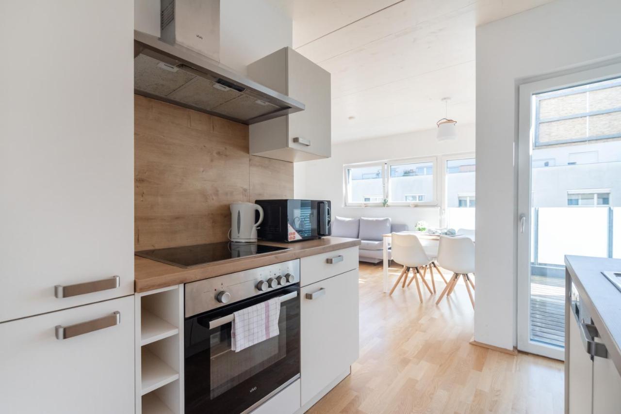 Helles, Neues Dg Apartment Mit Blick Zum Donauturm เวียนนา ภายนอก รูปภาพ