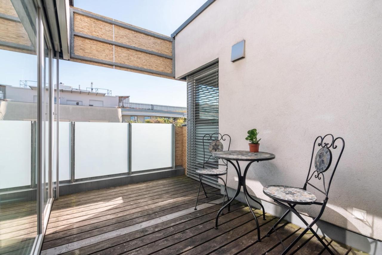 Helles, Neues Dg Apartment Mit Blick Zum Donauturm เวียนนา ภายนอก รูปภาพ