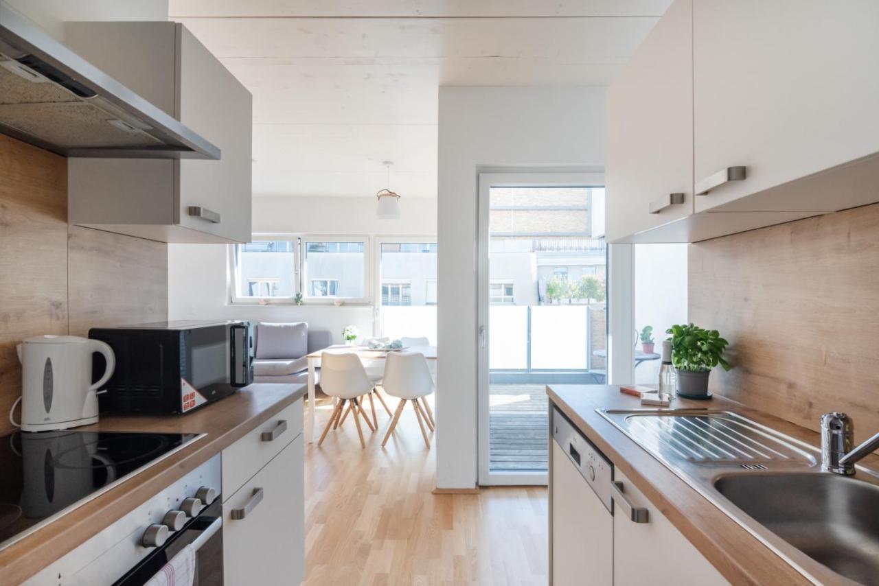 Helles, Neues Dg Apartment Mit Blick Zum Donauturm เวียนนา ภายนอก รูปภาพ