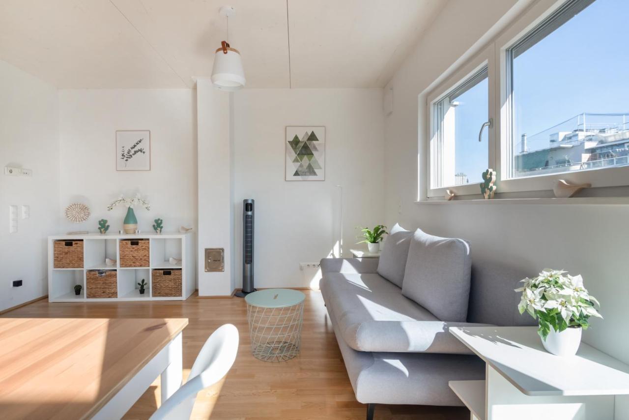 Helles, Neues Dg Apartment Mit Blick Zum Donauturm เวียนนา ภายนอก รูปภาพ