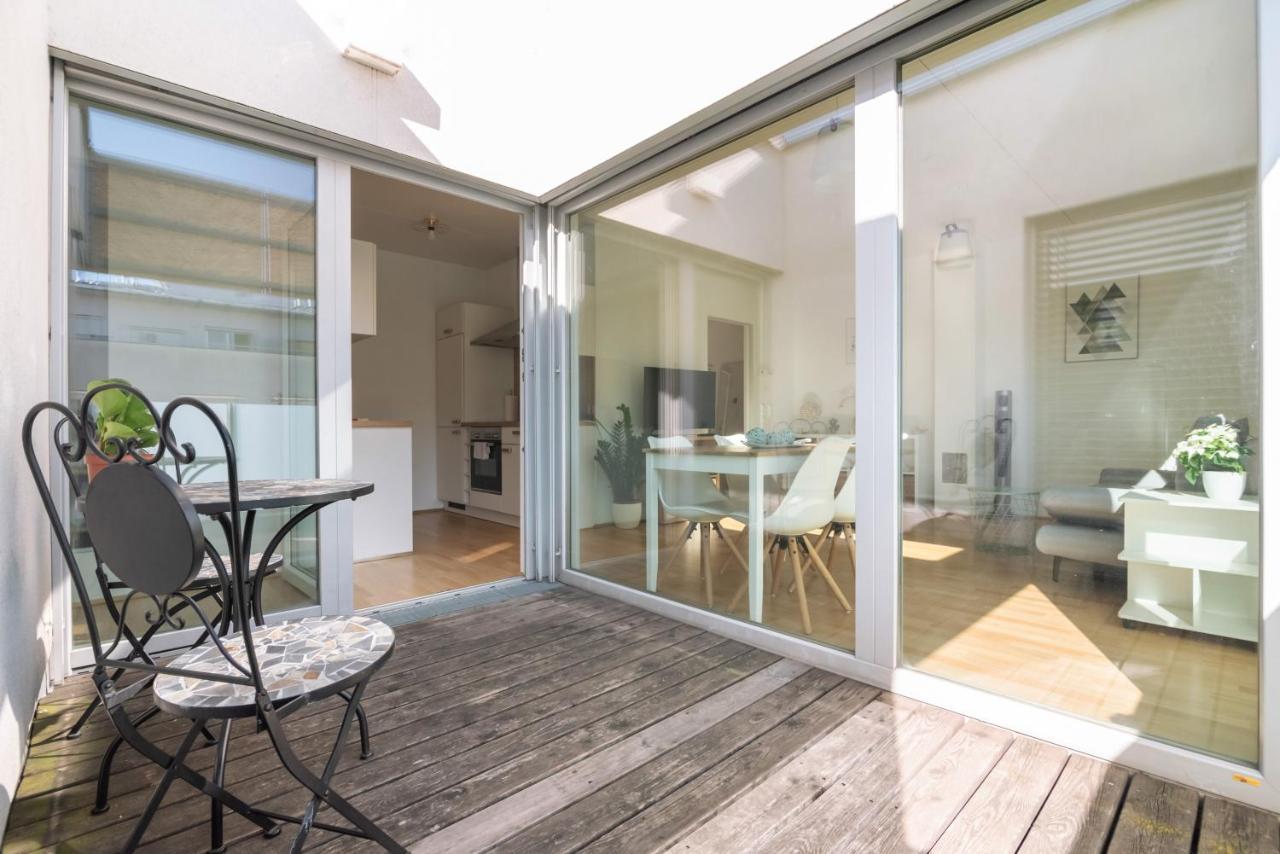 Helles, Neues Dg Apartment Mit Blick Zum Donauturm เวียนนา ภายนอก รูปภาพ